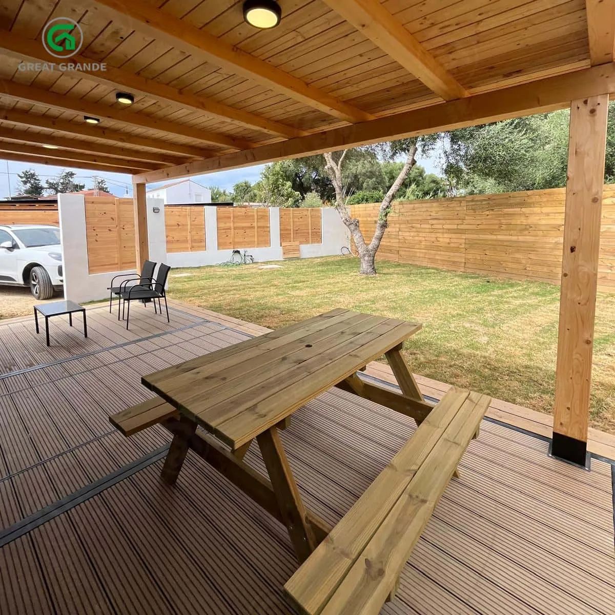 A flat-top 40 ft unit for a Spanish villa rental — site photo 1